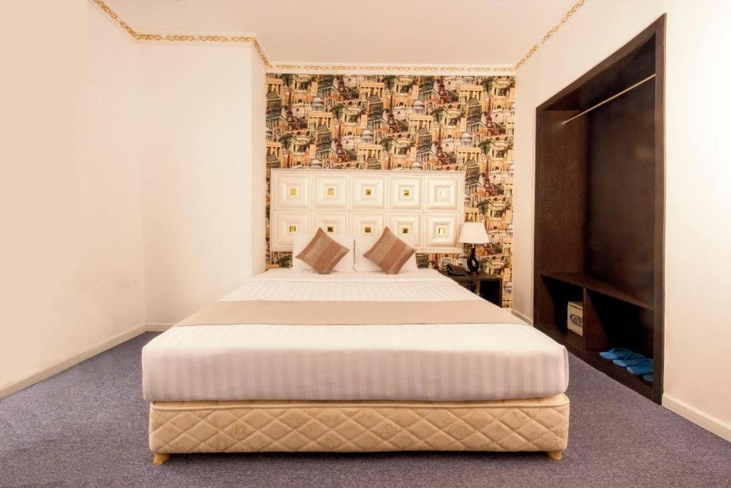 Golden Crown Hotel Saigon ホーチミン市 エクステリア 写真