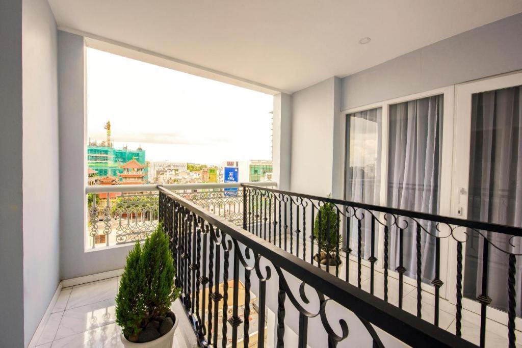 Golden Crown Hotel Saigon ホーチミン市 エクステリア 写真