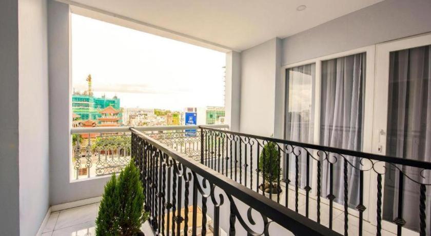 Golden Crown Hotel Saigon ホーチミン市 エクステリア 写真